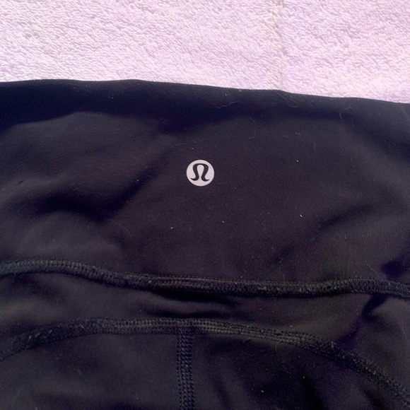 SIZE 6 LULULEMON POCKET LEGGINS - Picture 2 of 3